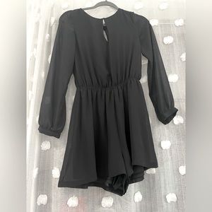 Express short jumpsuit with long see through sleeves